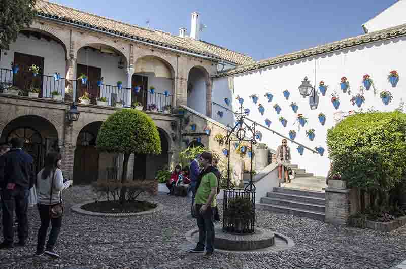Córdoba 145 - la Juderia - zoco municipal - patio.jpg
